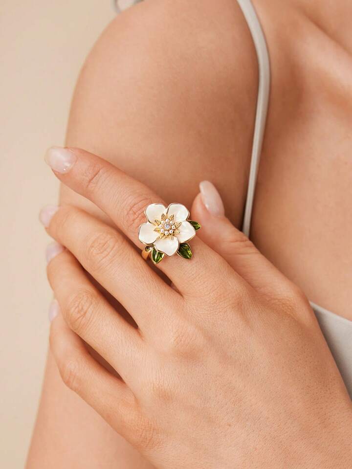 Cream Flower Embellished Ring