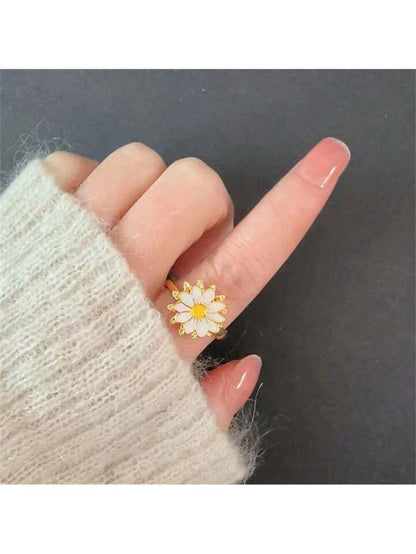 Gold Daisy Spin Ring